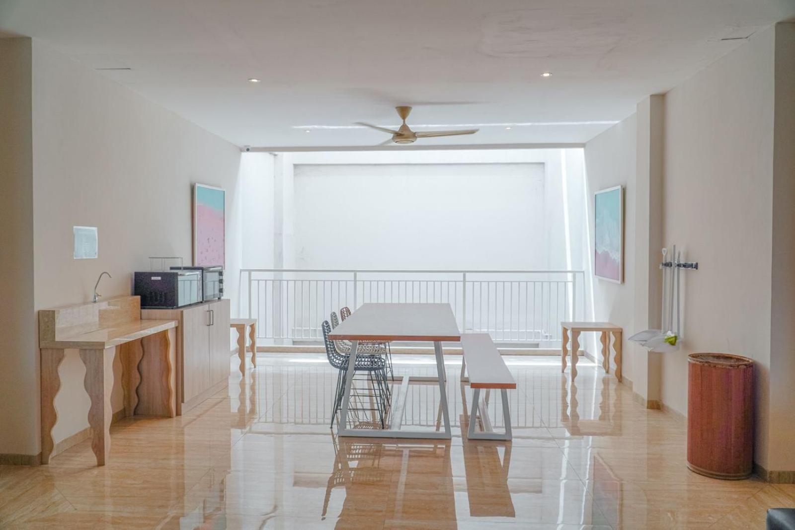 Bali Bustle Pararaton Coliving And Coworking Space Legian Exterior foto