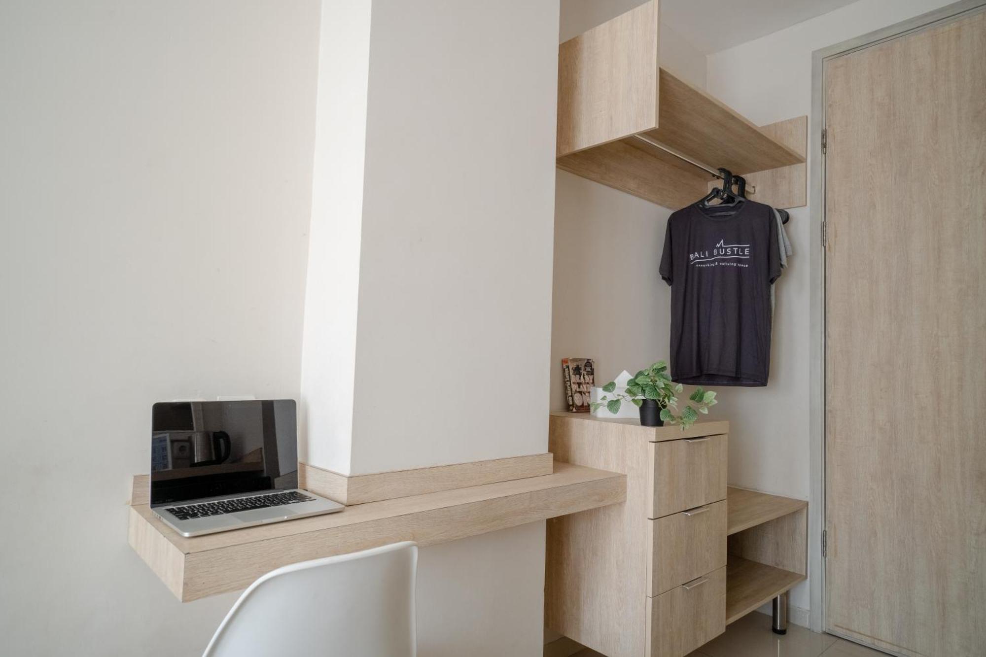 Bali Bustle Pararaton Coliving And Coworking Space Legian Exterior foto